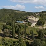 Dal casale al vigneto, il rural luxury italiano diventa un investimento in uno stile di vita